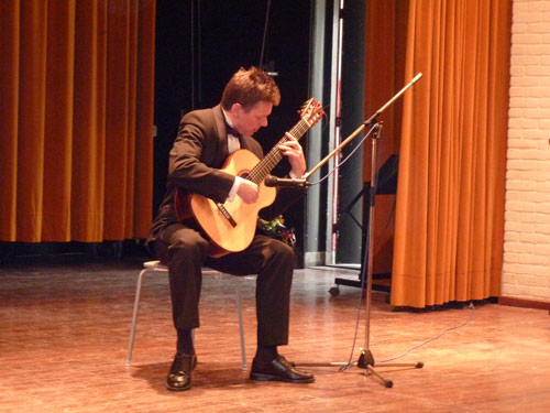 Robert Bekkers, Dutch guitarist at Netherlands India Association. Photo: H. Fransen