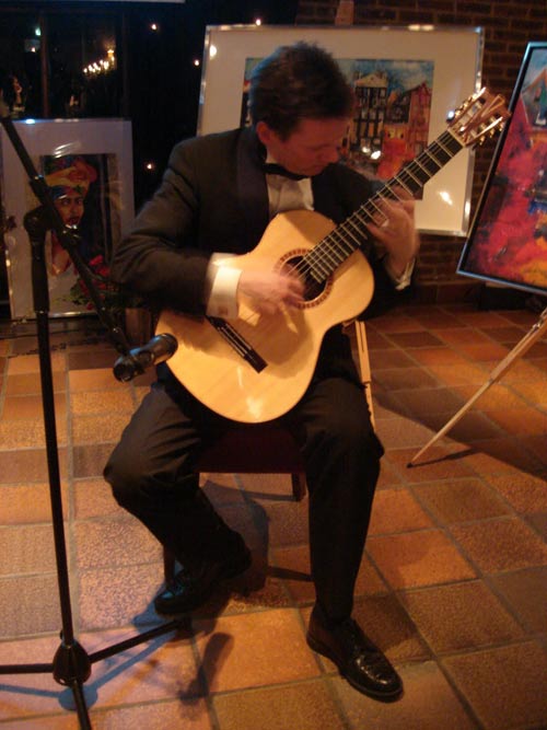 Robert Bekkers at the Rotary Club Charity Gala Dinner, photo credit: Peter Lie