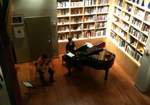 Bekkers Duo in a loft apartment in Phoenix, Arizona