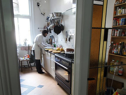 Chef Alberto prepares a traditional meal from Andalucia, Spain. Photo: Susan Raddatz Chef Alberto prepares a traditional meal from Andalucia, Spain. Photo: Susan Raddatz