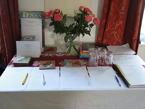 Raffle table at the Monument House Utrecht. Photo: Susan Raddatz Raffle table at the Monument House Utrecht. Photo: Susan Raddatz