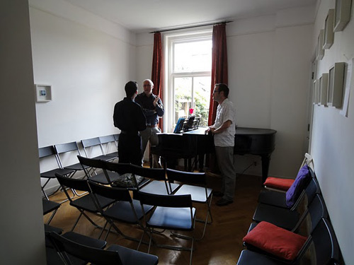The piano room before the concert begins. Photo: Willem de Vriend