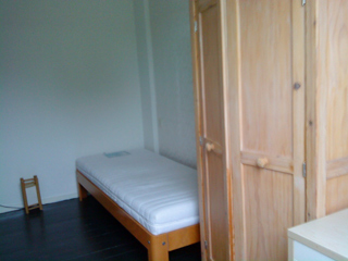 Big room with single bed