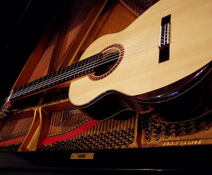 Hilhorst guitar on Steinway grand